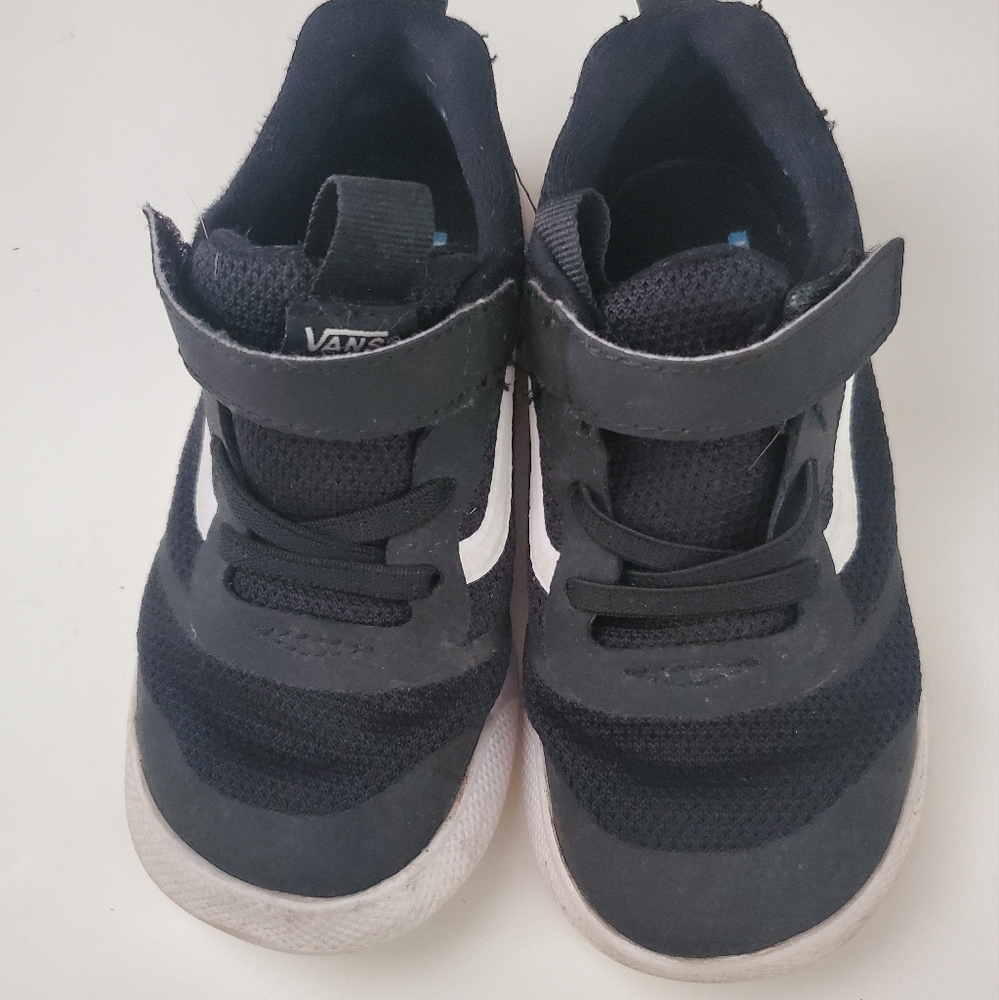 Toddler velcro strap shoes